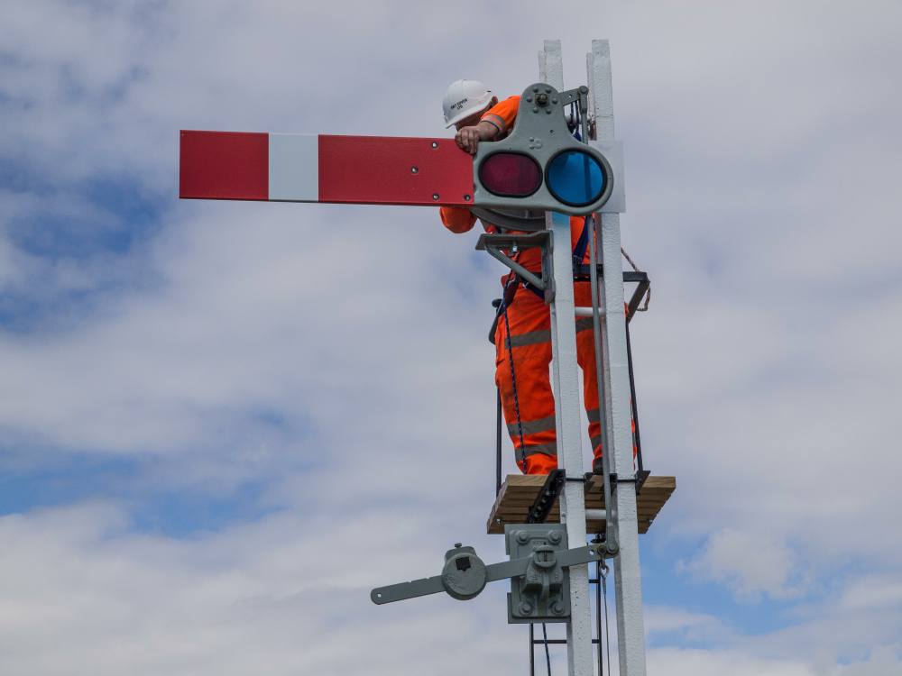 Fitting the semaphore arm and post cap