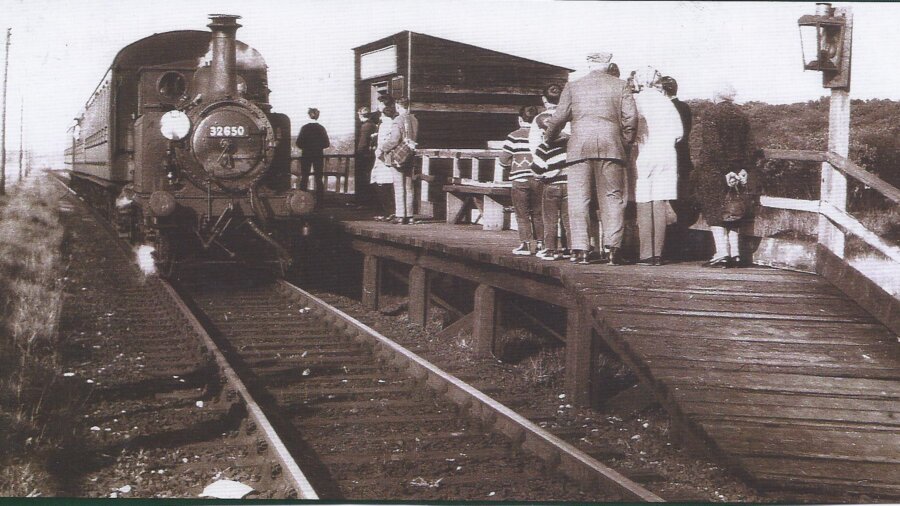 Langstone Holidays between the wars  The Dedman memories, by Ann Griffiths